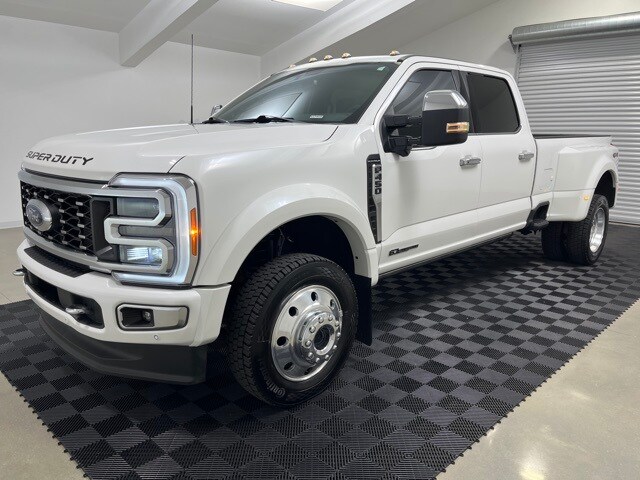 2023 Ford F-450 photo 3