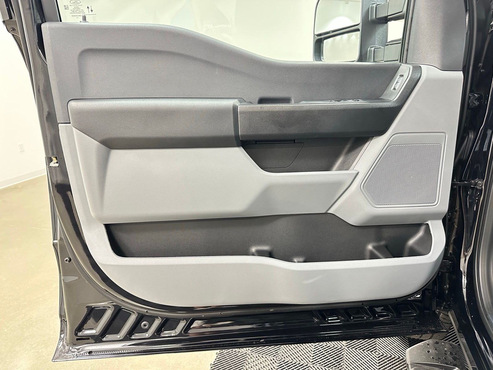 2025 Ford F-350 Super Duty Chassis Cab XL - Photo 14