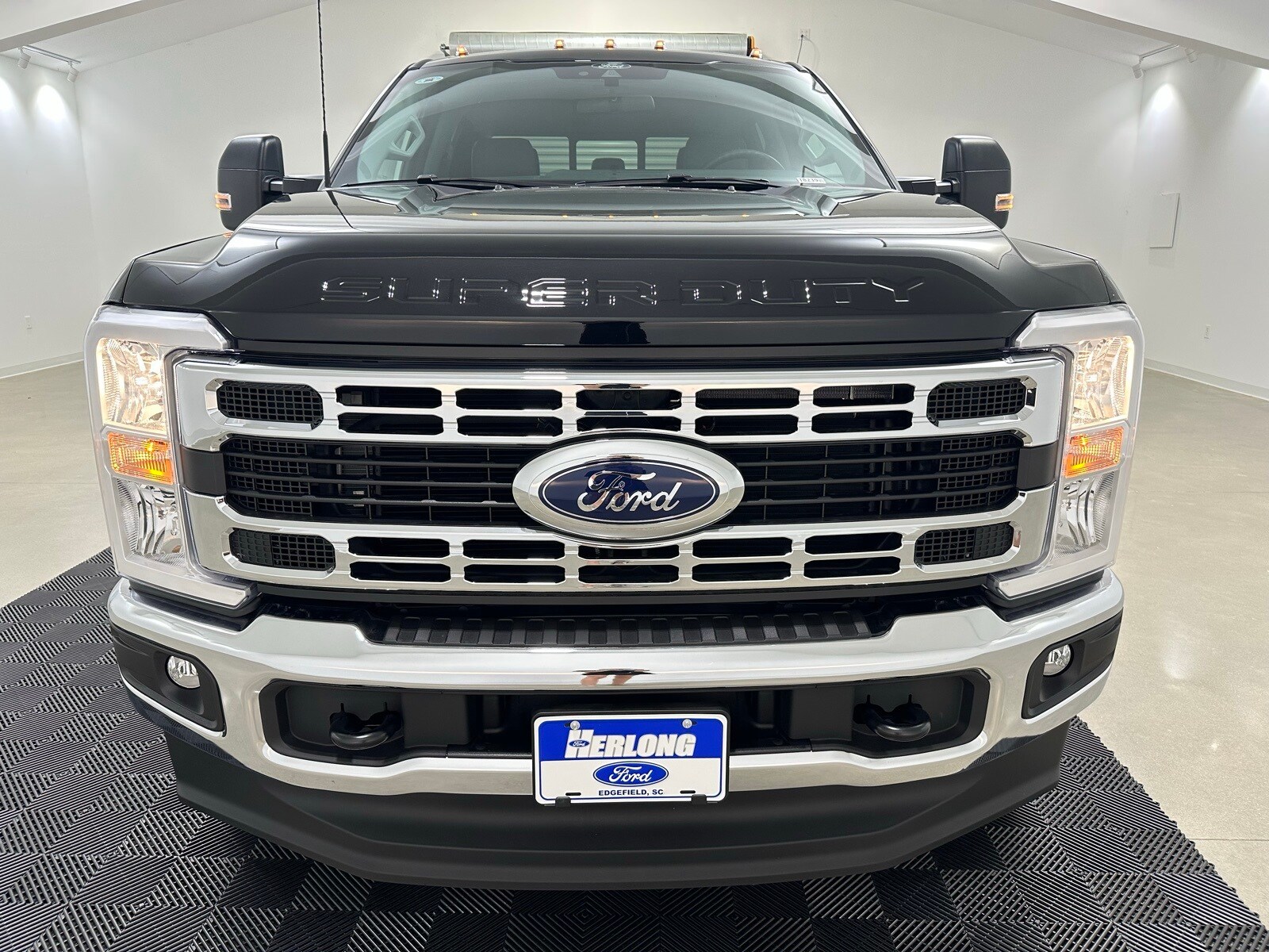 2025 Ford F-350 photo 2