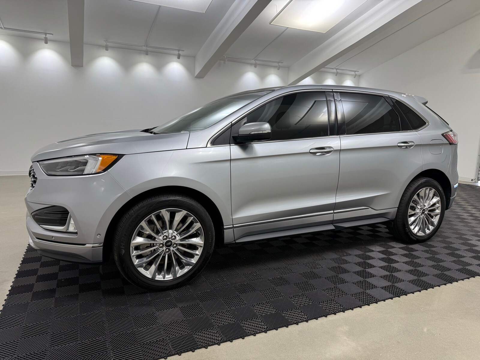 2024 Ford Edge Titanium photo 3