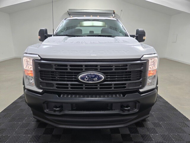 2025 Ford F-550 photo 2