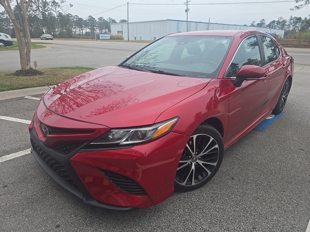 Used 2019 Toyota Camry SE Sedan