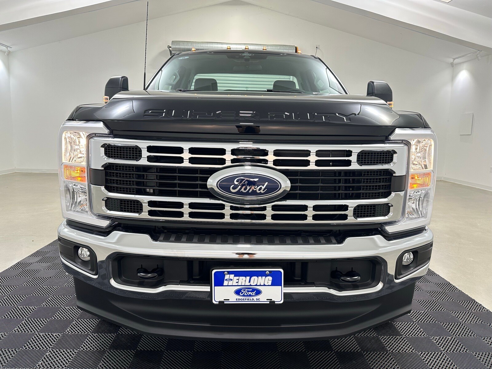 2025 Ford F-350 photo 2