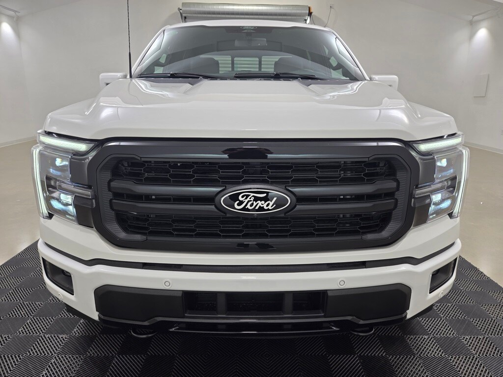 2025 Ford F-150 Lariat photo 2