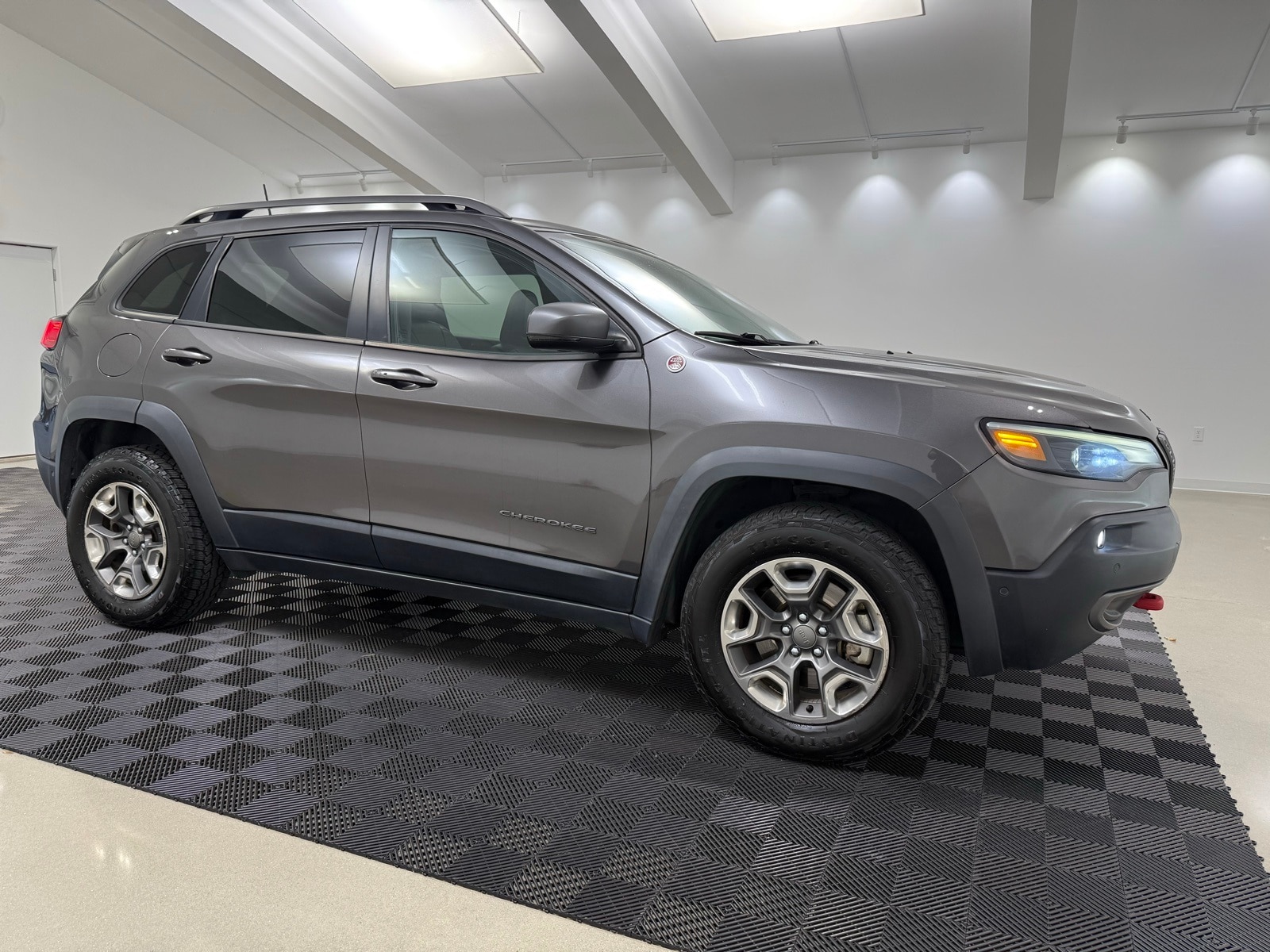 2019 Jeep Cherokee Trailhawk Elite's photo