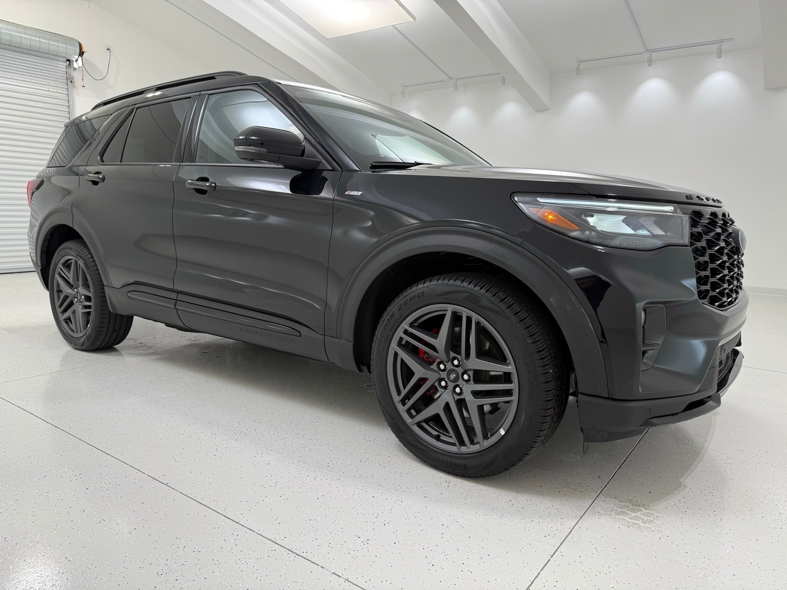 2025 Ford Explorer ST-LINE's photo