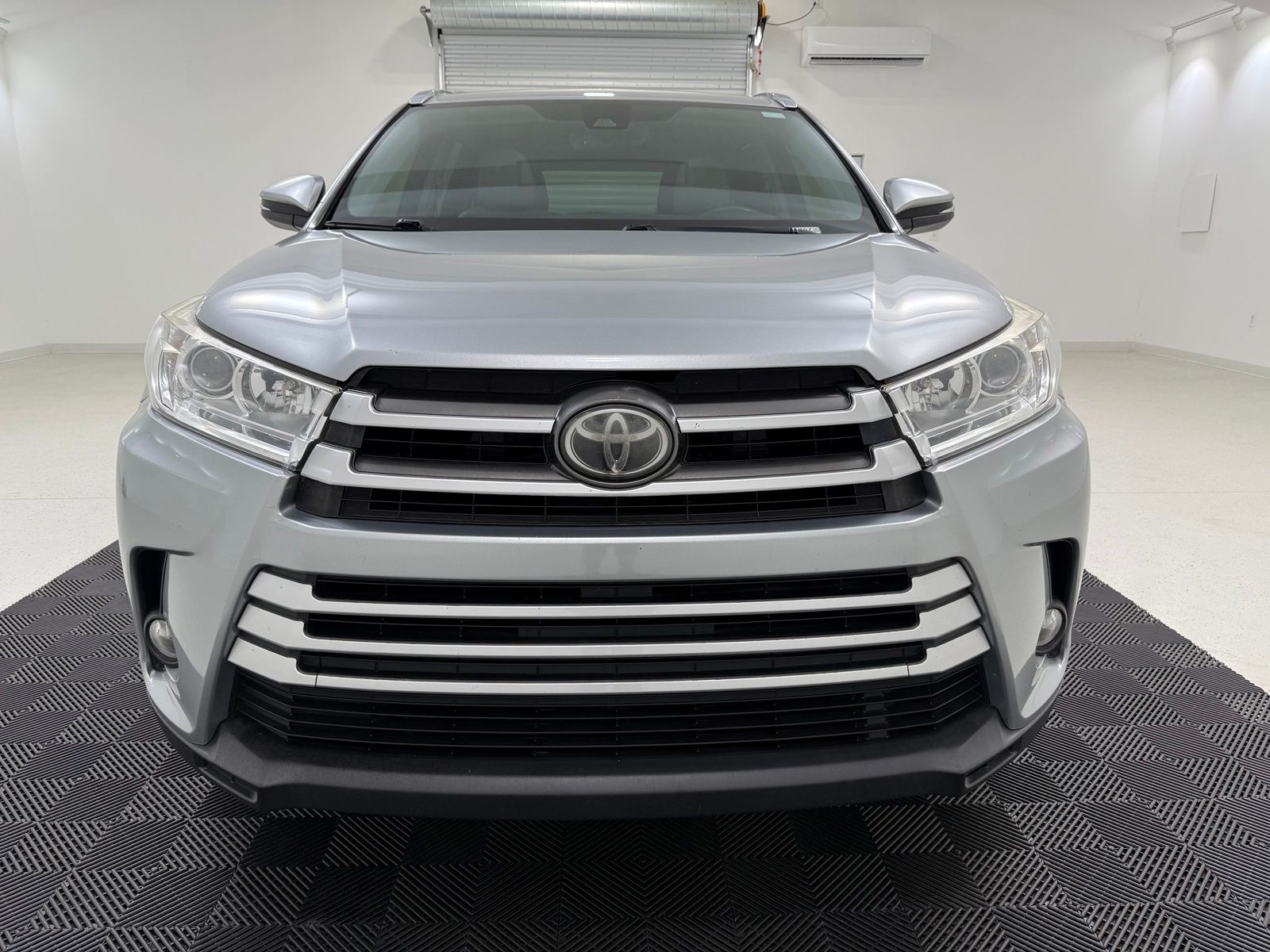 Used 2017 Toyota Highlander XLE with VIN 5TDKZRFH7HS509060 for sale in Edgefield, SC