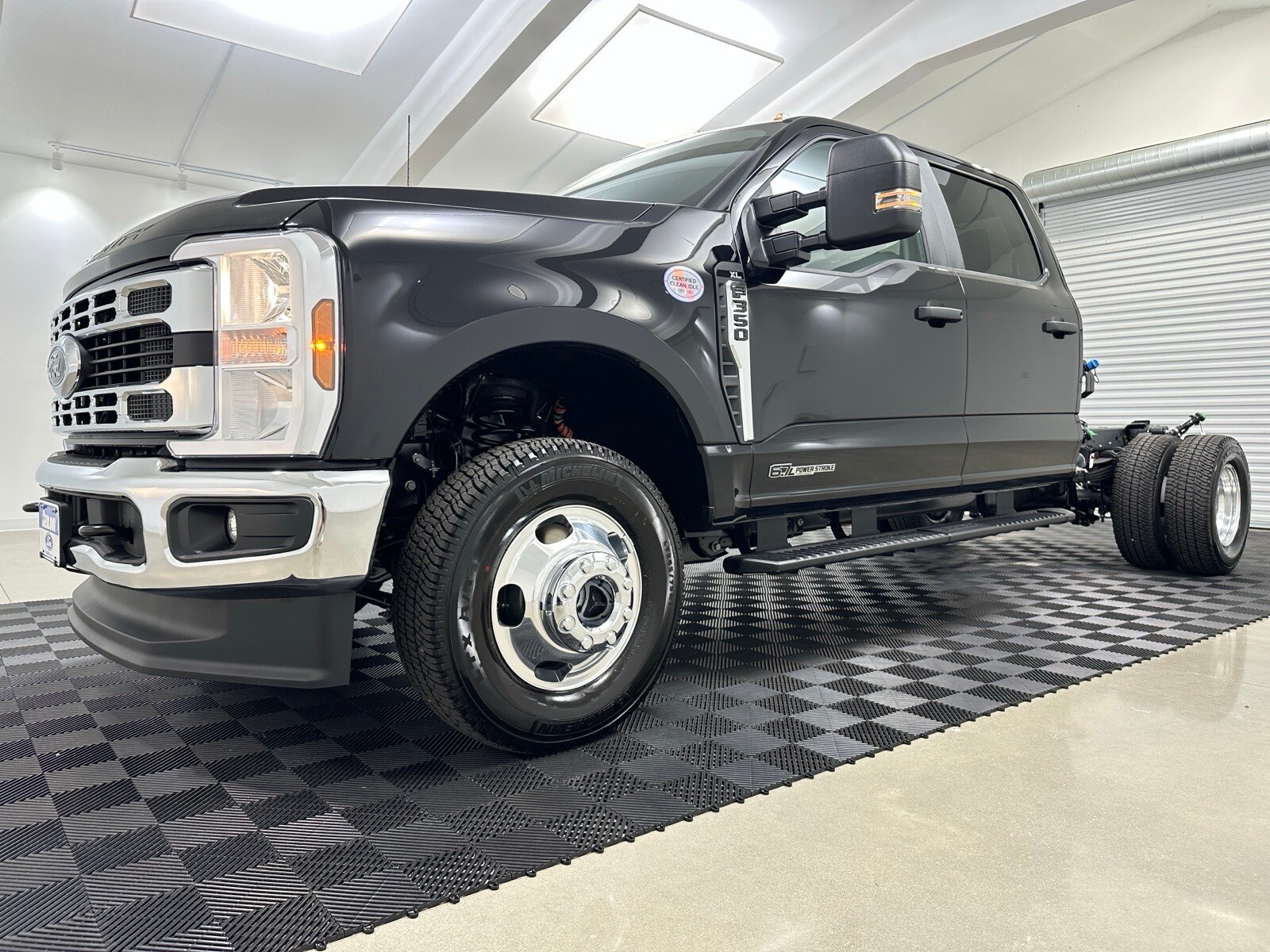 2025 Ford F-350 photo 3
