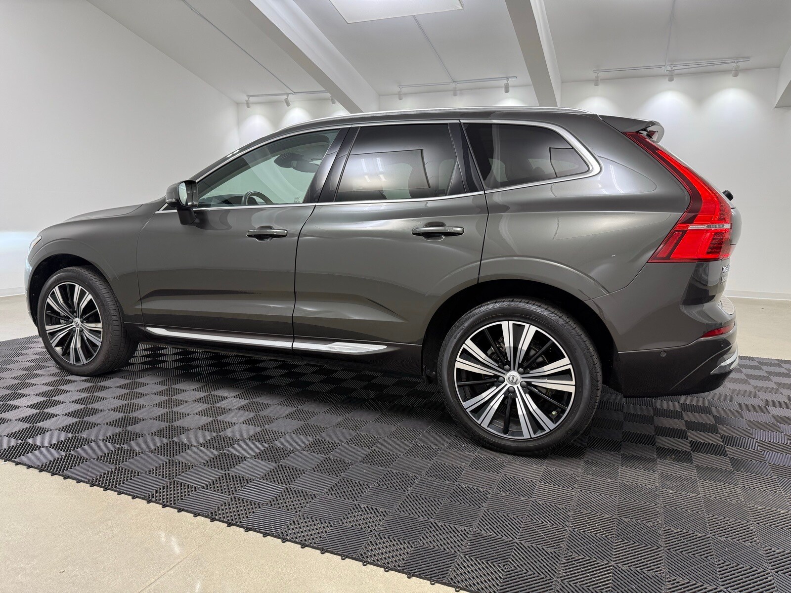 2022 Volvo XC60 B5 Inscription photo 4
