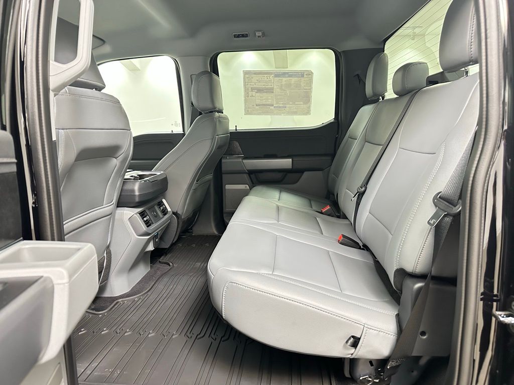 2025 Ford F-150 Lightning Flash - Photo 15