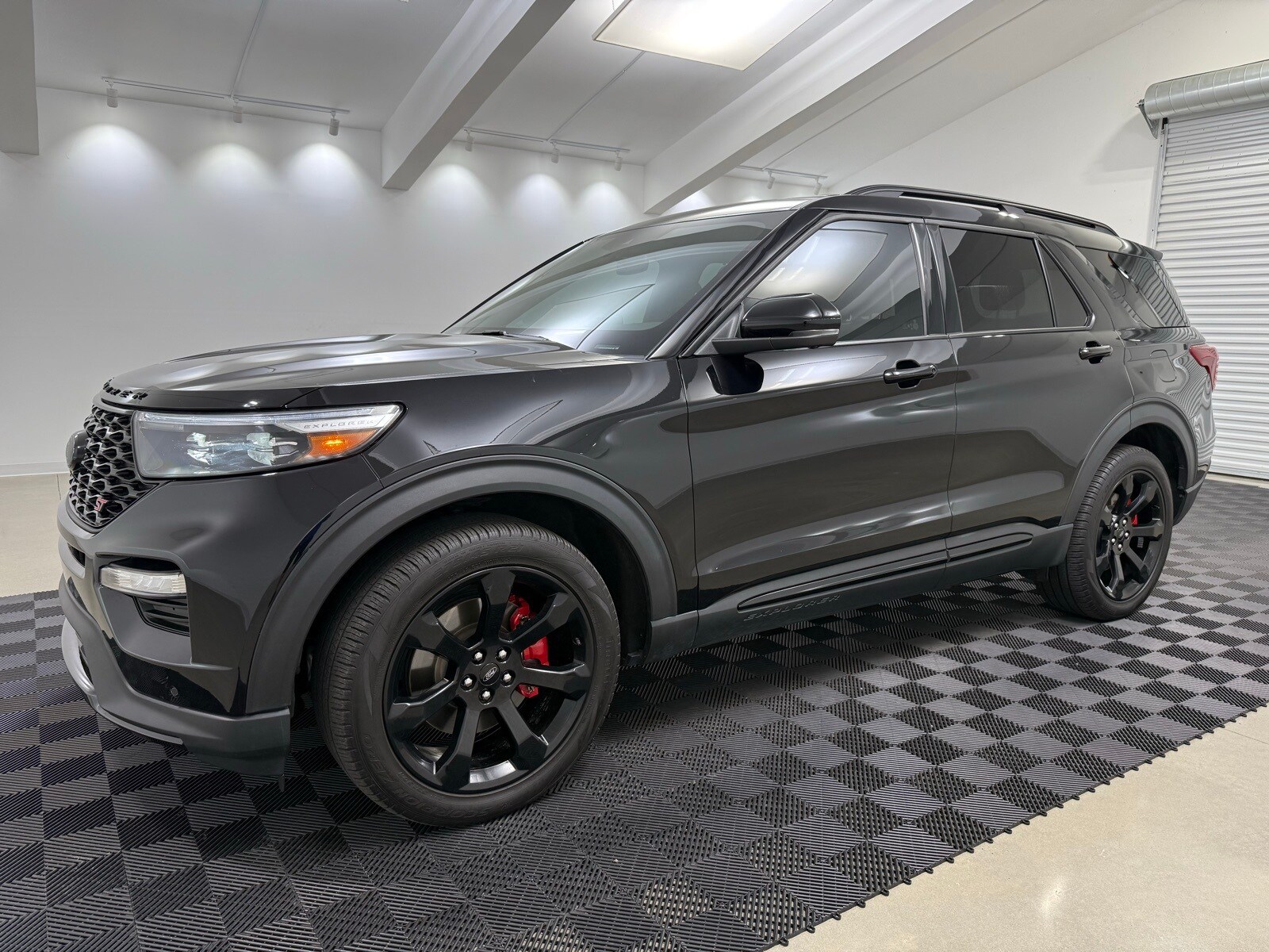 2023 Ford Explorer ST photo 3