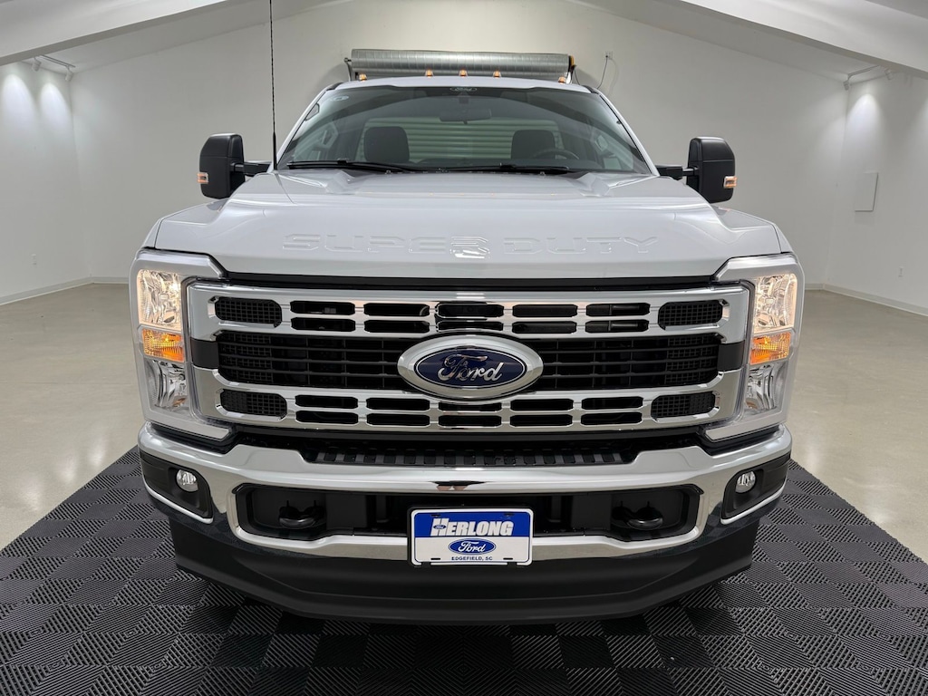New 2025 Ford F-350SD XLT Chassis