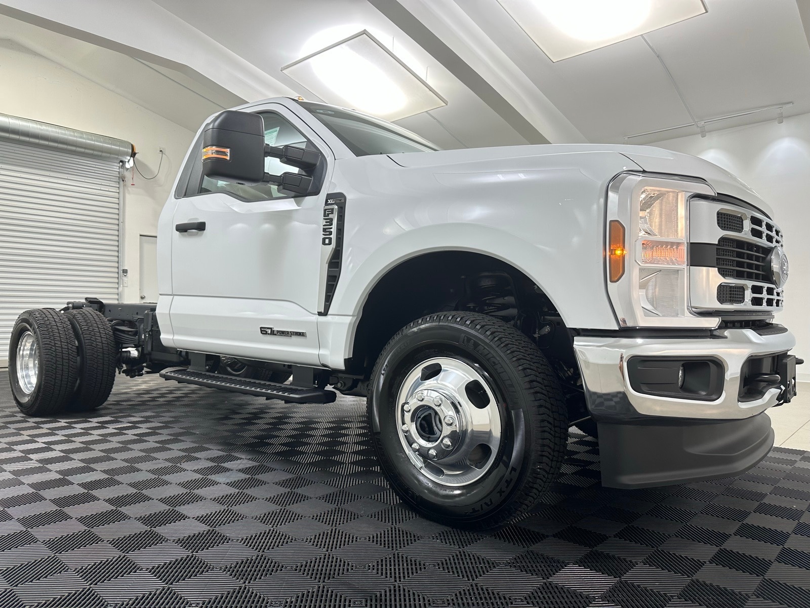 2025 Ford F-350 Super Duty Chassis Cab XL's photo