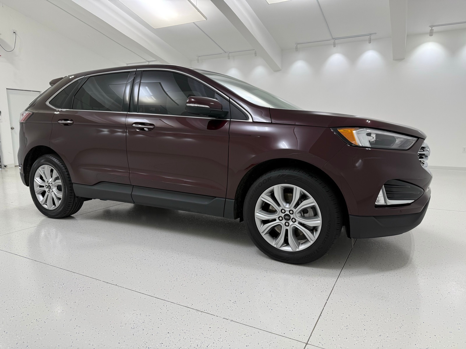 2024 Ford Edge Titanium's photo