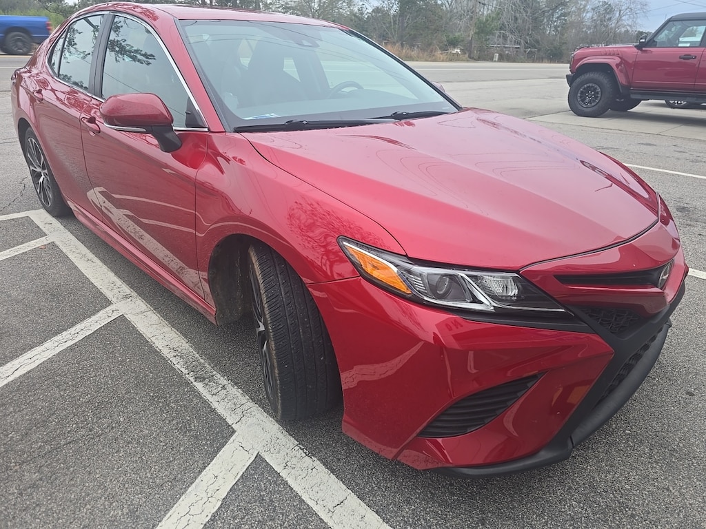 Used 2019 Toyota Camry SE Sedan