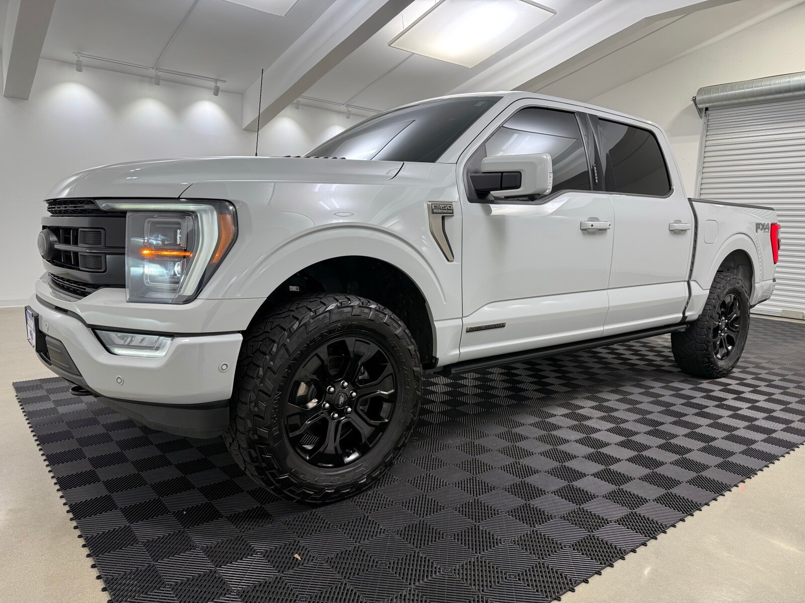 2023 Ford F-150 Platinum photo 3
