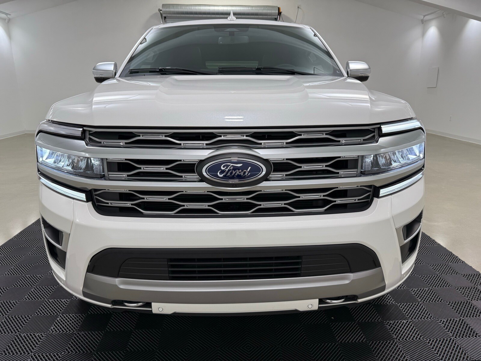 2024 Ford Expedition MAX Platinum photo 2