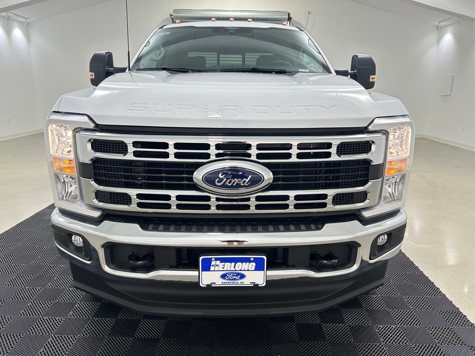 2025 Ford F-350 photo 2