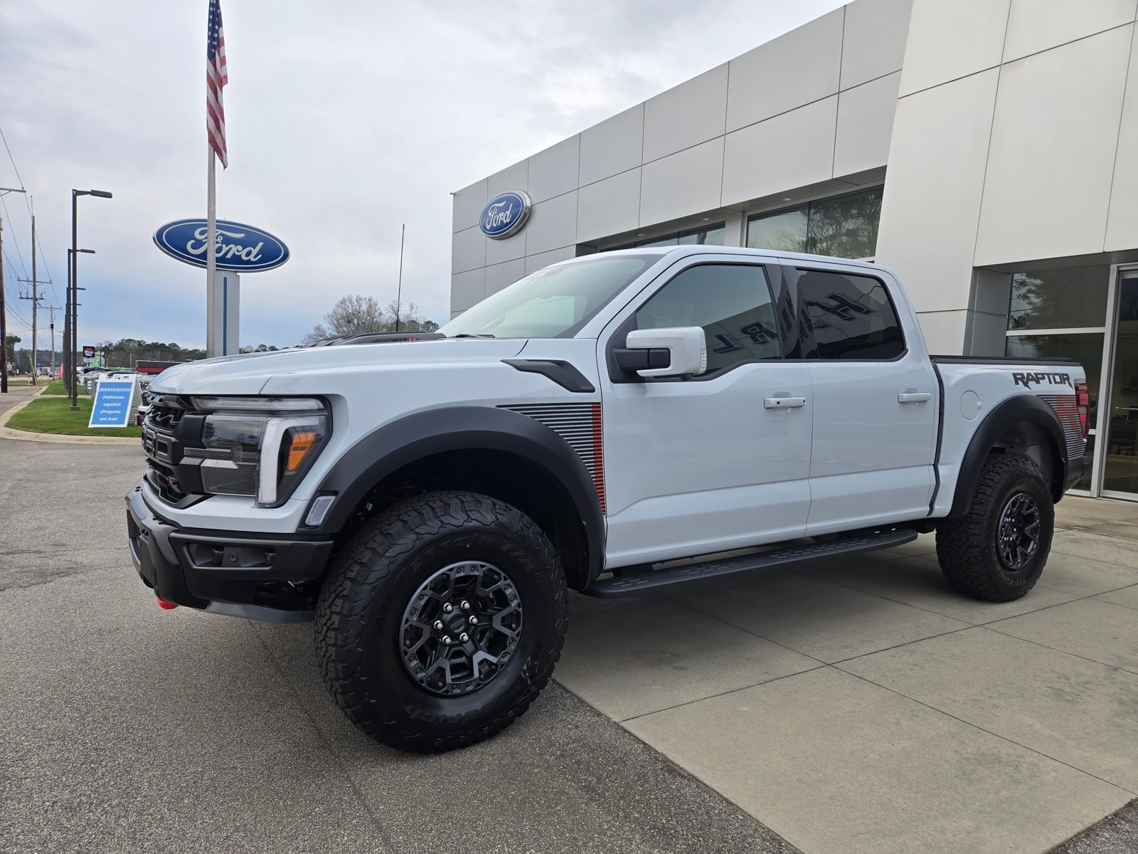 2025 Ford F-150 Raptor's photo