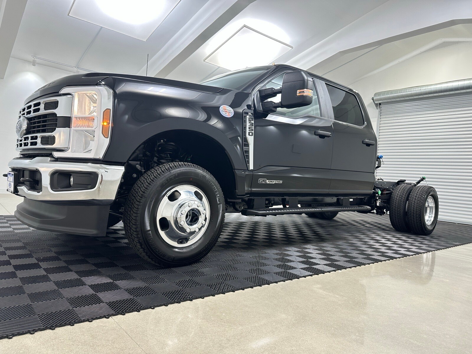 2025 Ford F-350 photo 3