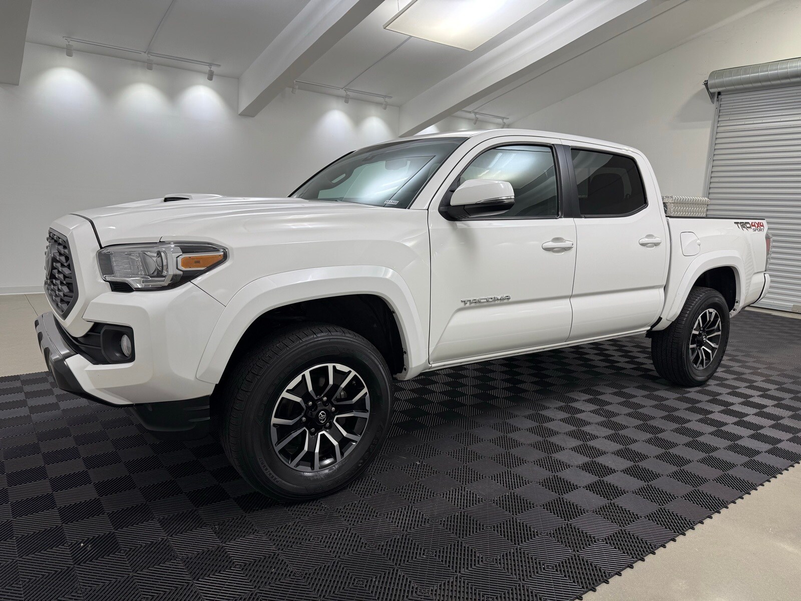 2021 Toyota Tacoma SR5 photo 2