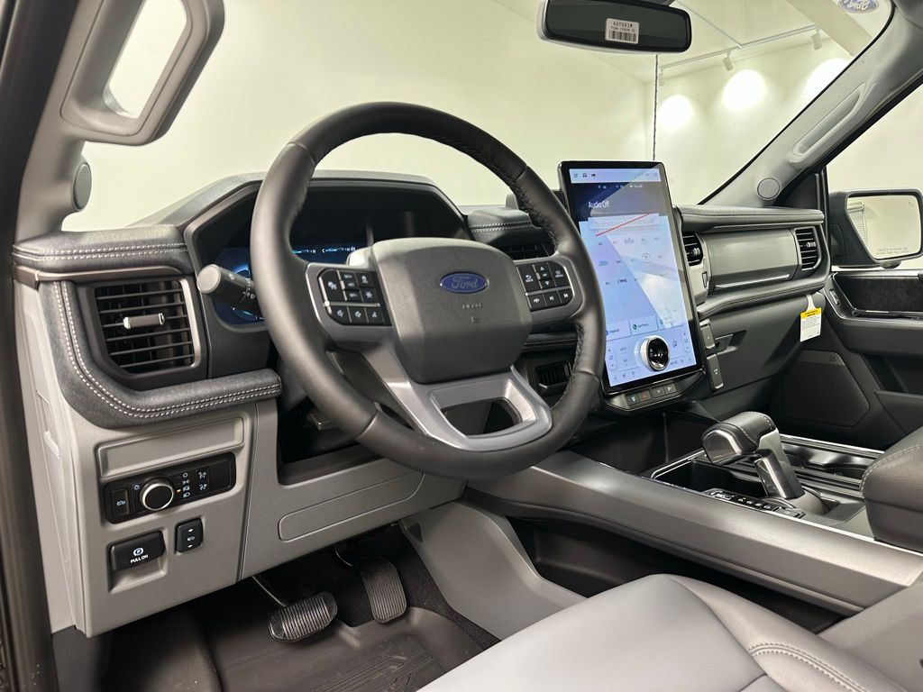 2025 Ford F-150 Lightning Flash - Photo 11