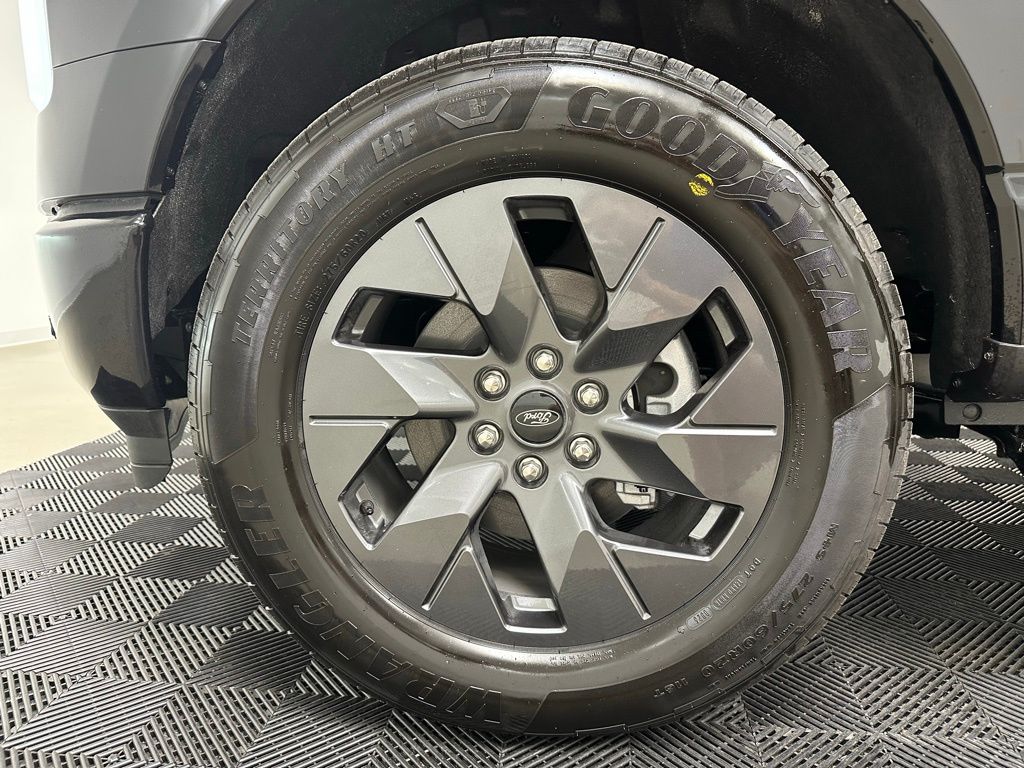 2025 Ford F-150 Lightning Flash - Photo 30