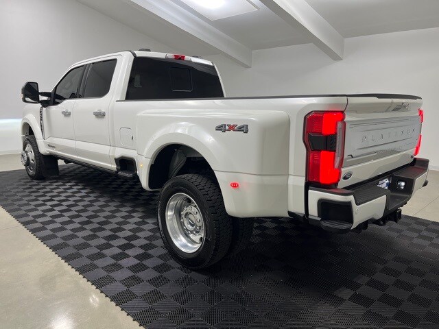 2023 Ford F-450 photo 4