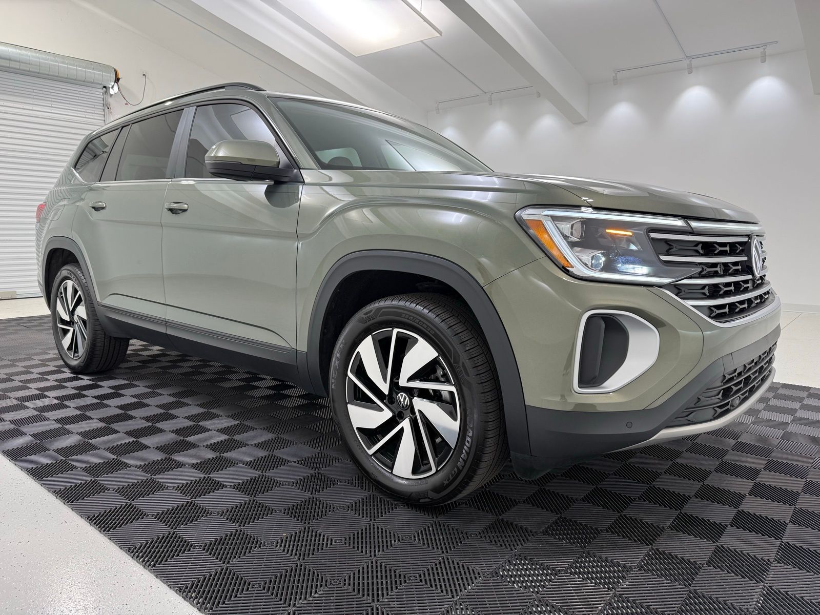 2025 Volkswagen Atlas 2.0T SE w/Tech's photo