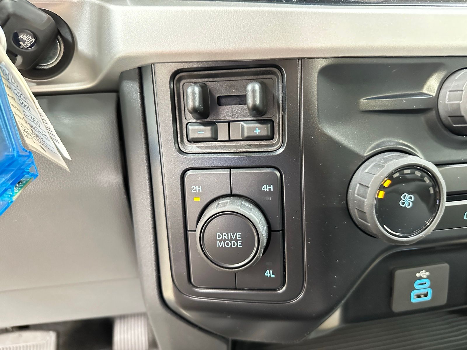 2025 Ford F-350 Super Duty Chassis Cab XL - Photo 25
