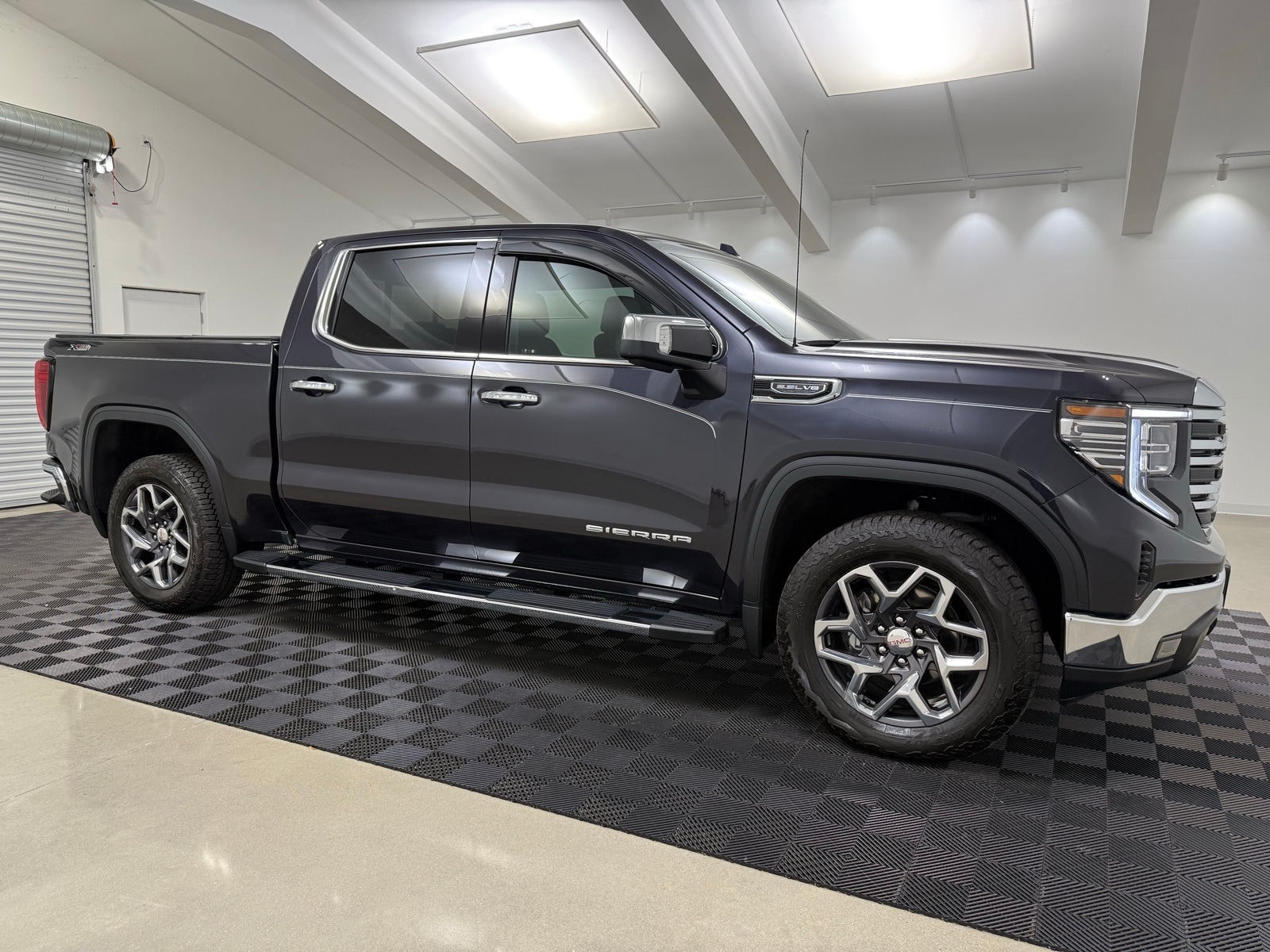 2023 GMC Sierra 1500 SLT's photo