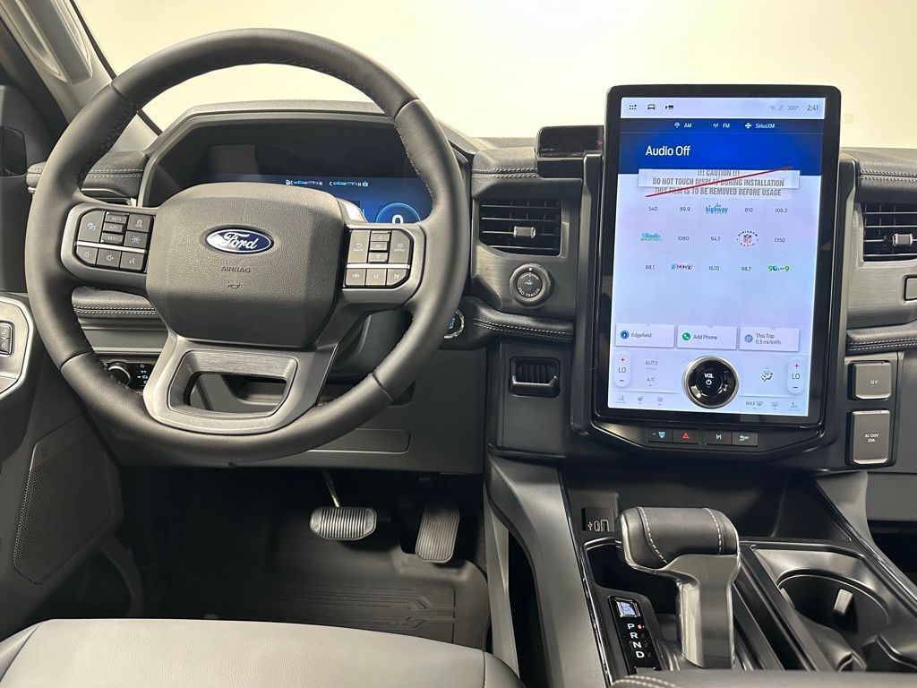 2025 Ford F-150 Lightning Flash - Photo 22