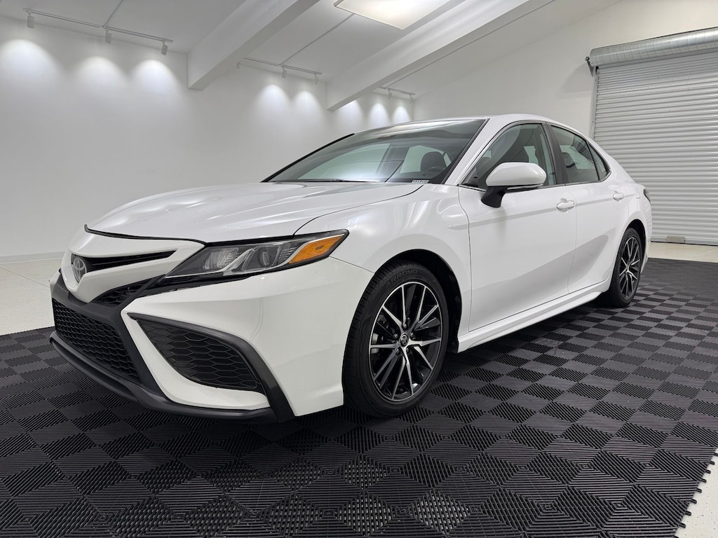 Used 2023 Toyota Camry SE Sedan