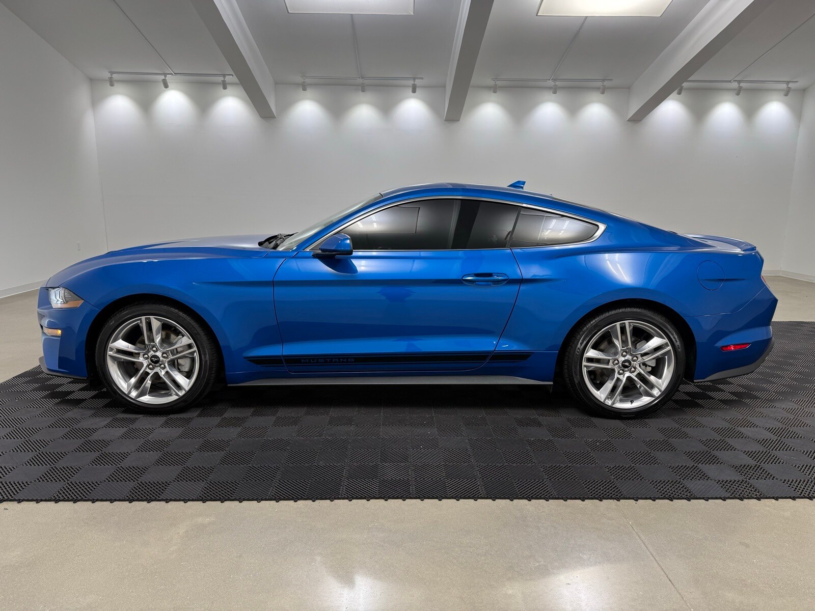 2021 Ford Mustang EcoBoost Premium photo 4