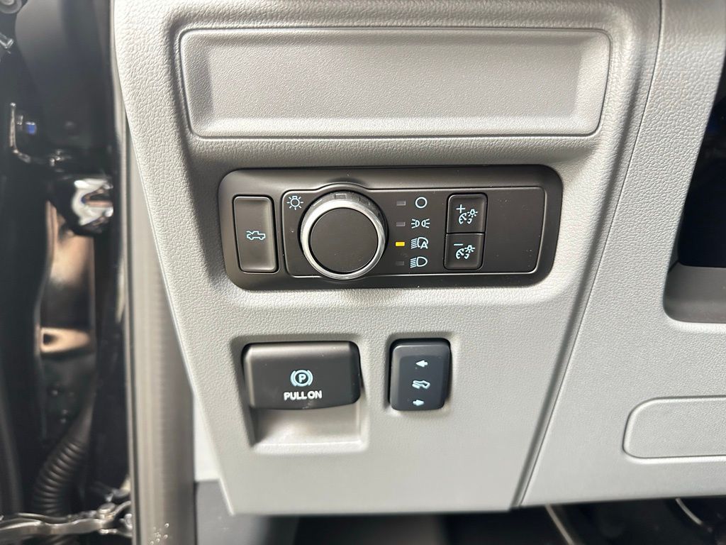 2025 Ford F-150 Lightning Flash - Photo 13