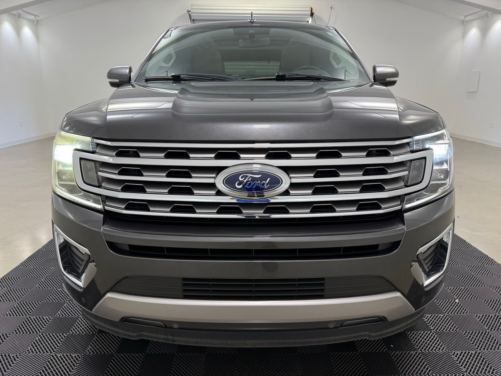 2018 Ford Expedition Limited photo 2
