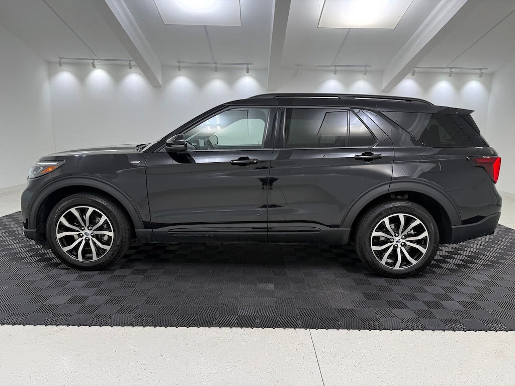 Used 2025 Ford Explorer ST-Line SUV