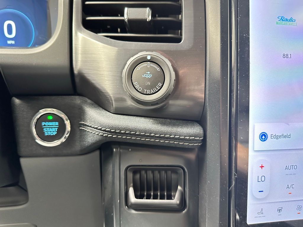 2025 Ford F-150 Lightning Flash - Photo 28