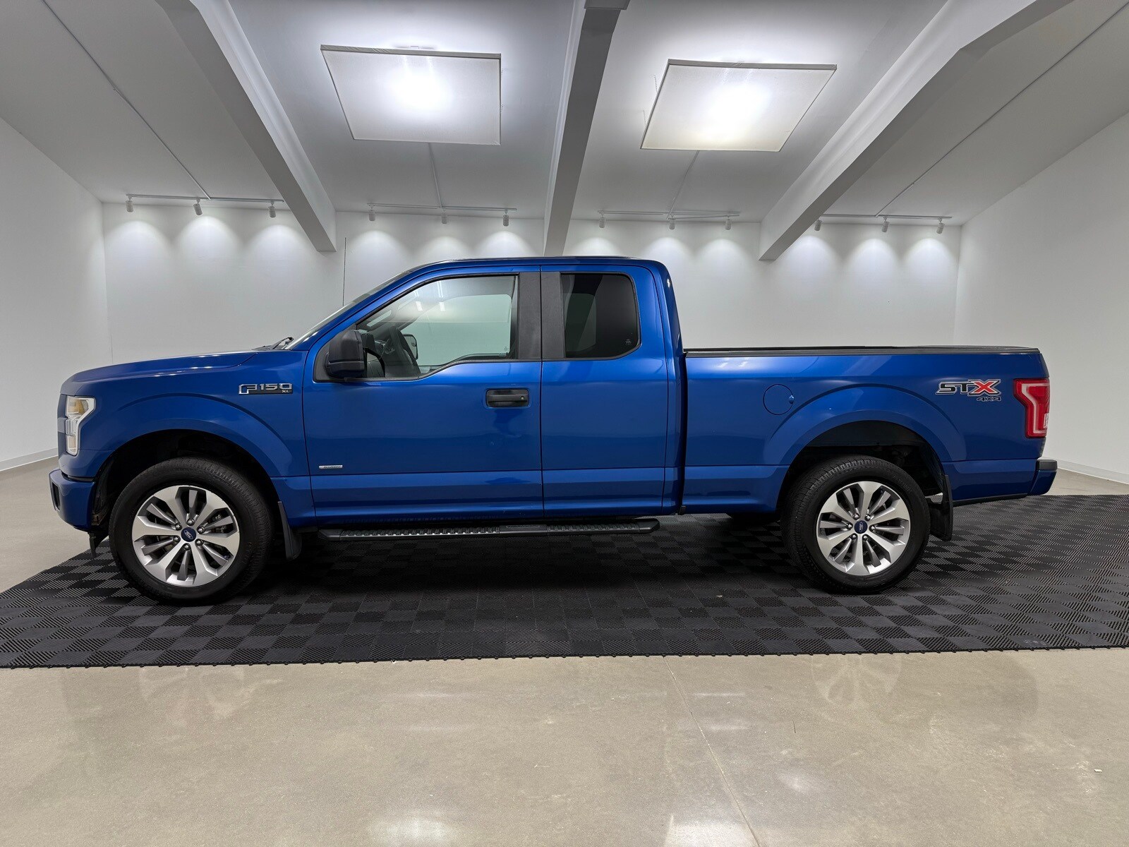 2017 Ford F-150 XL photo 4