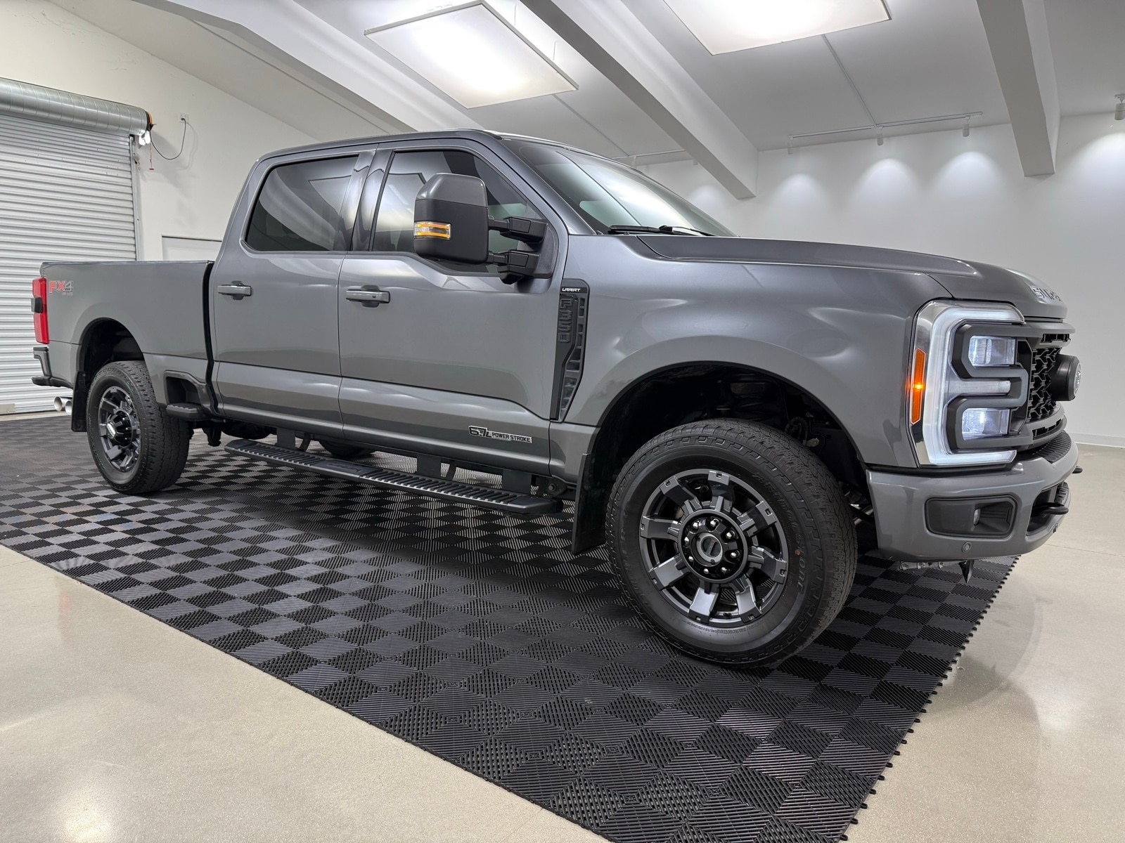 2023 Ford F-350 Super Duty Lariat's photo