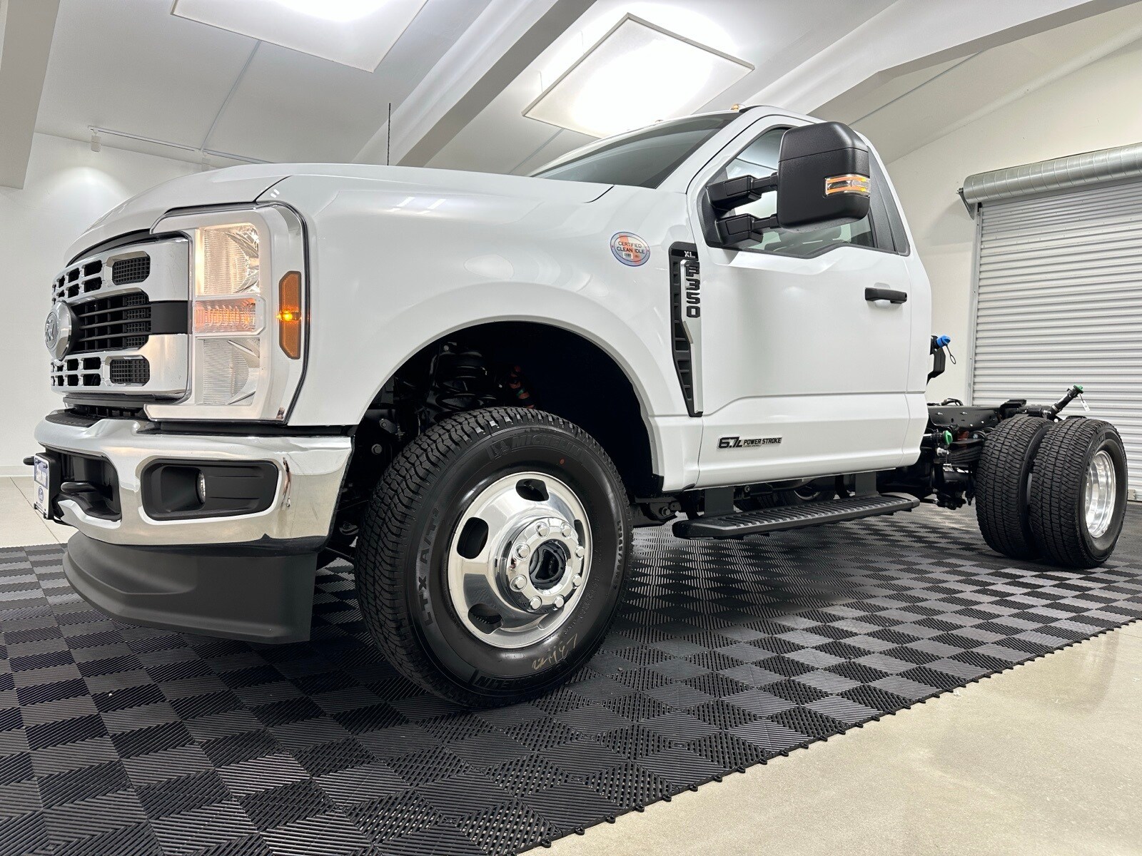 2025 Ford F-350 photo 3