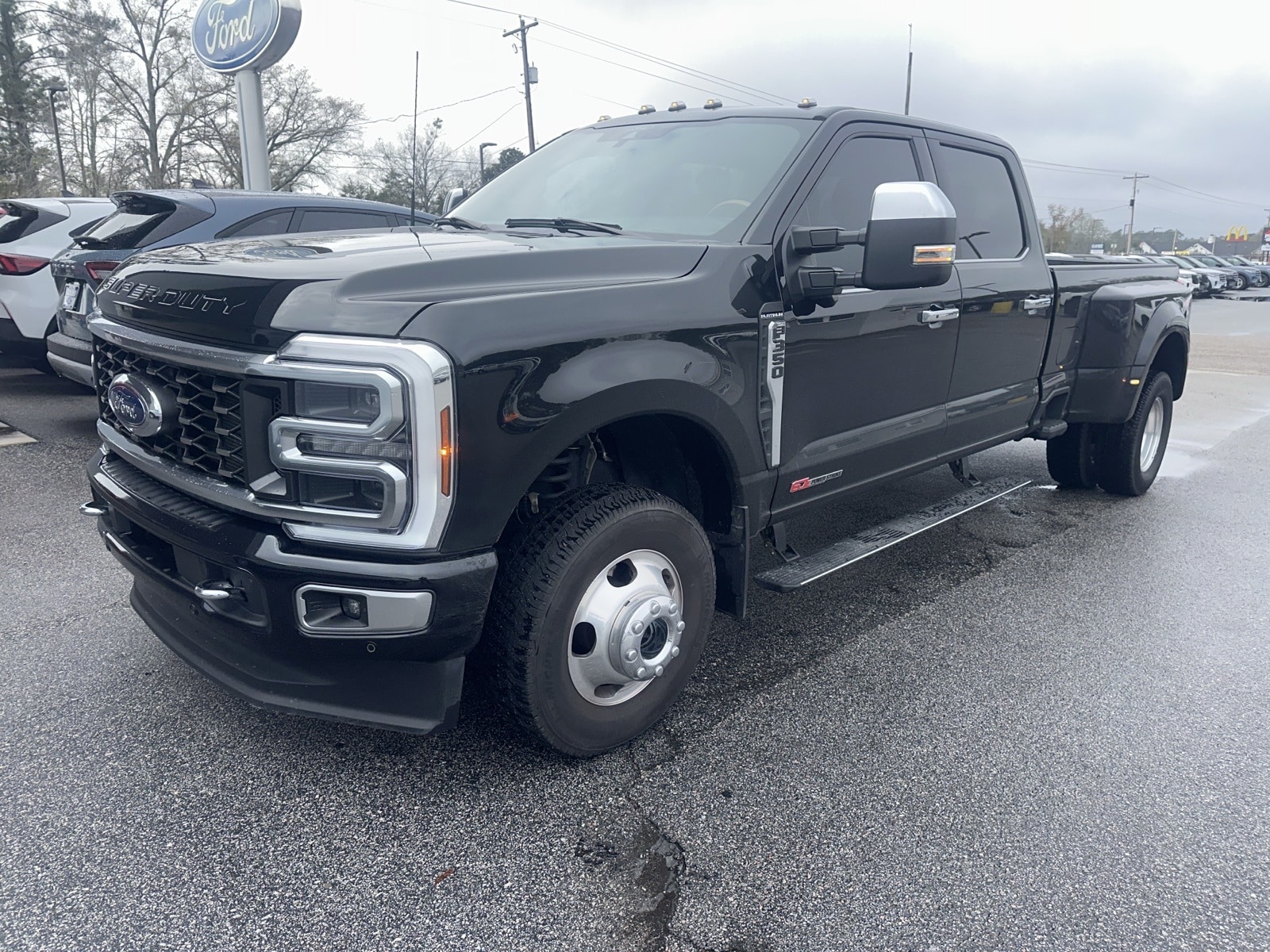 2024 Ford F-350 Super Duty Platinum's photo