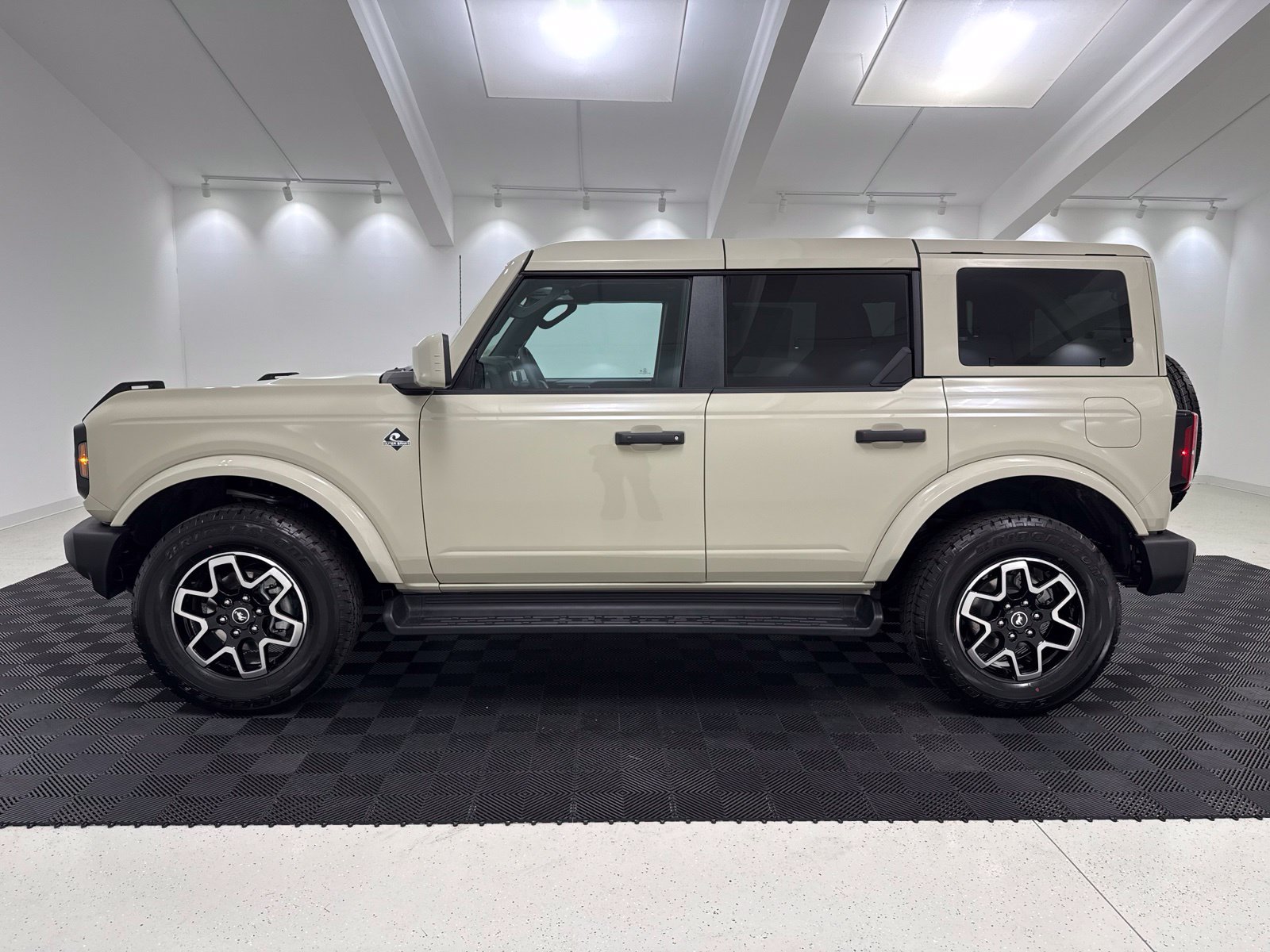 New 2026 Ford Bronco Outer Banks SUV