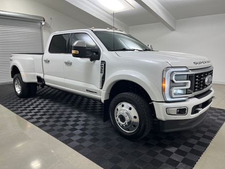 2023 Ford F-450SD Platinum Truck