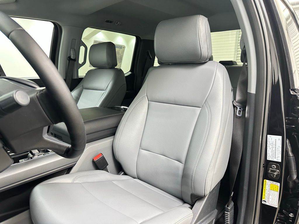 2025 Ford F-150 Lightning Flash - Photo 14