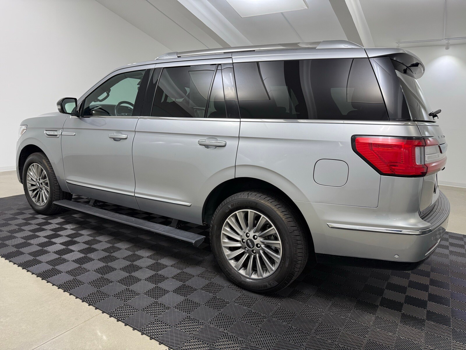 2020 Lincoln Navigator Standard photo 2