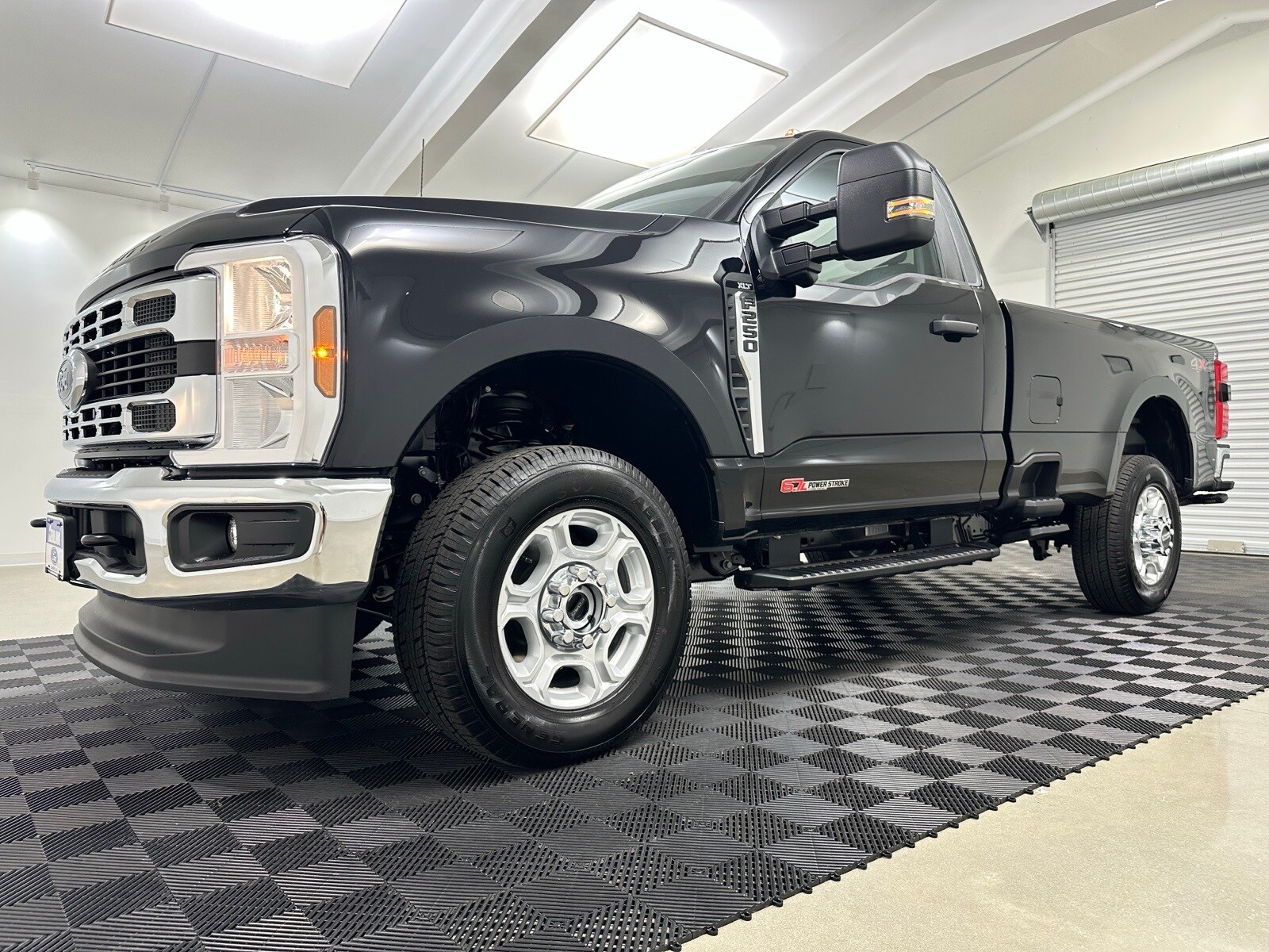 2025 Ford F-250 photo 3