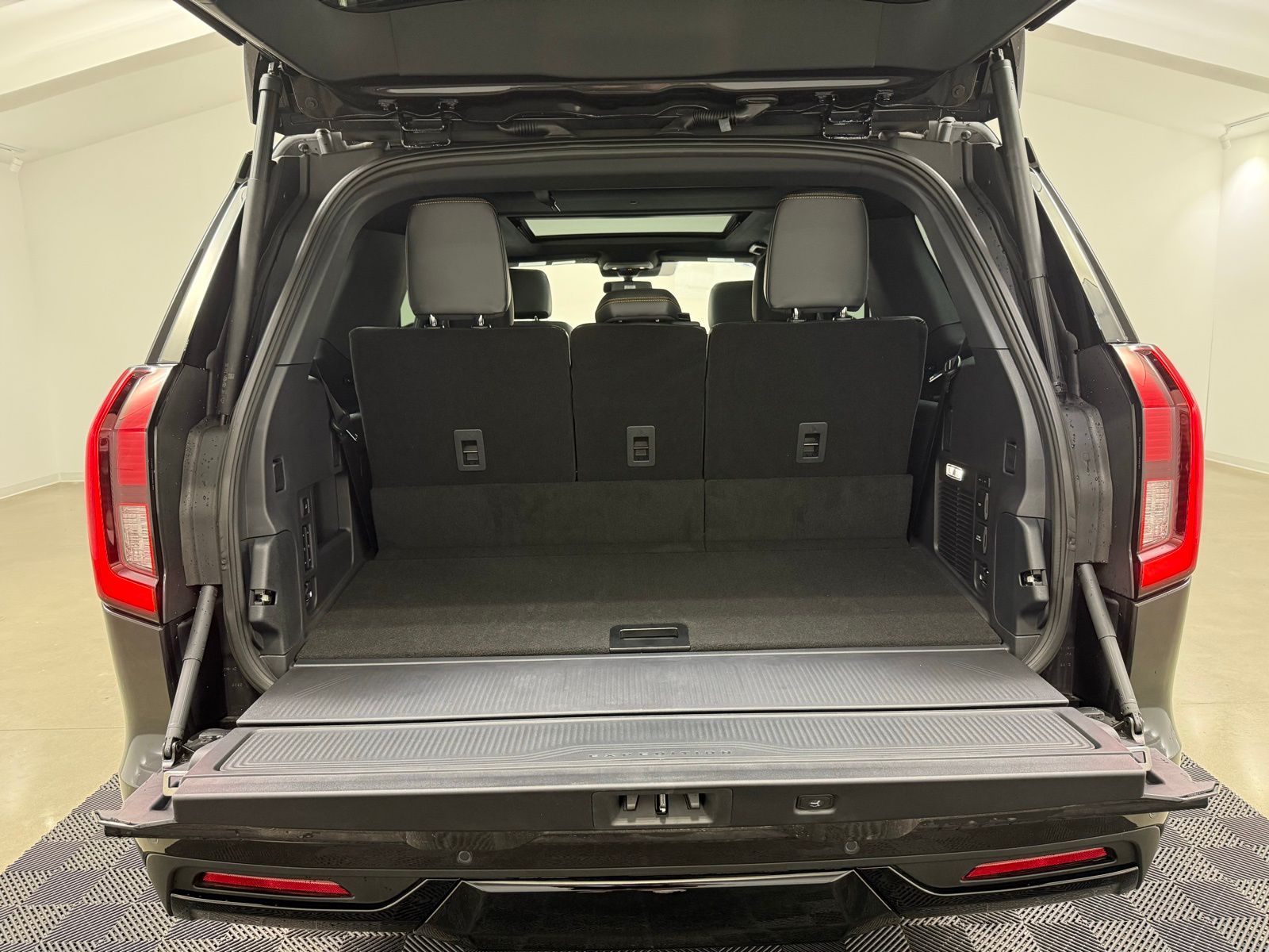 2025 Ford Expedition Tremor - Photo 10