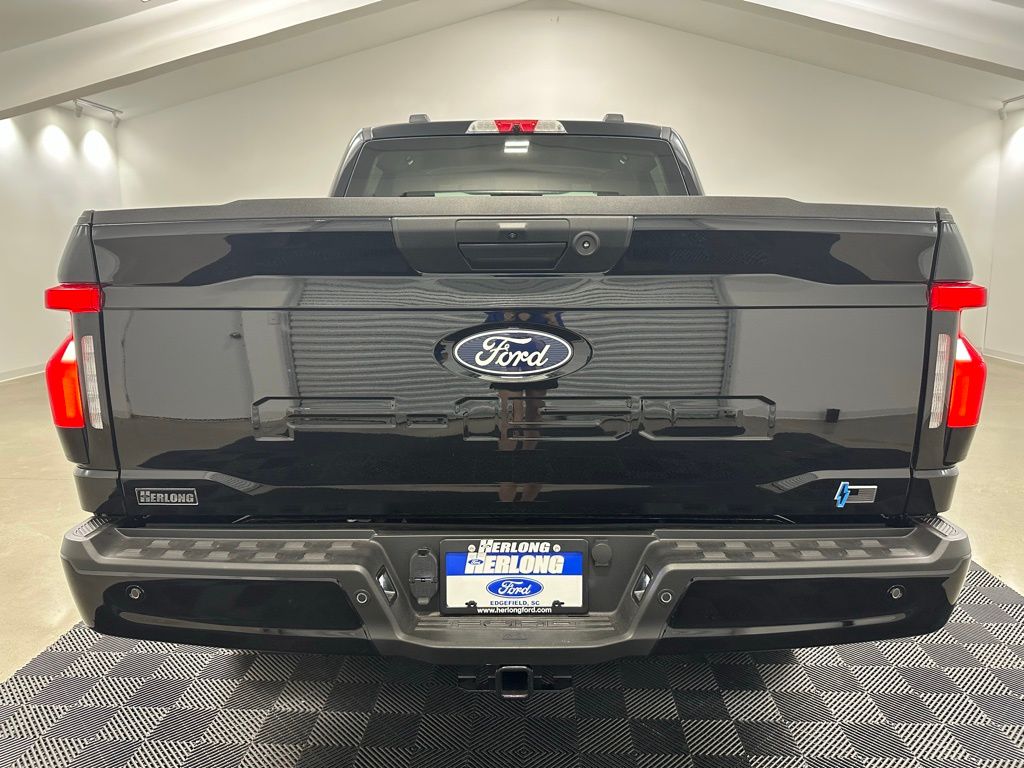 2025 Ford F-150 Lightning Flash - Photo 6
