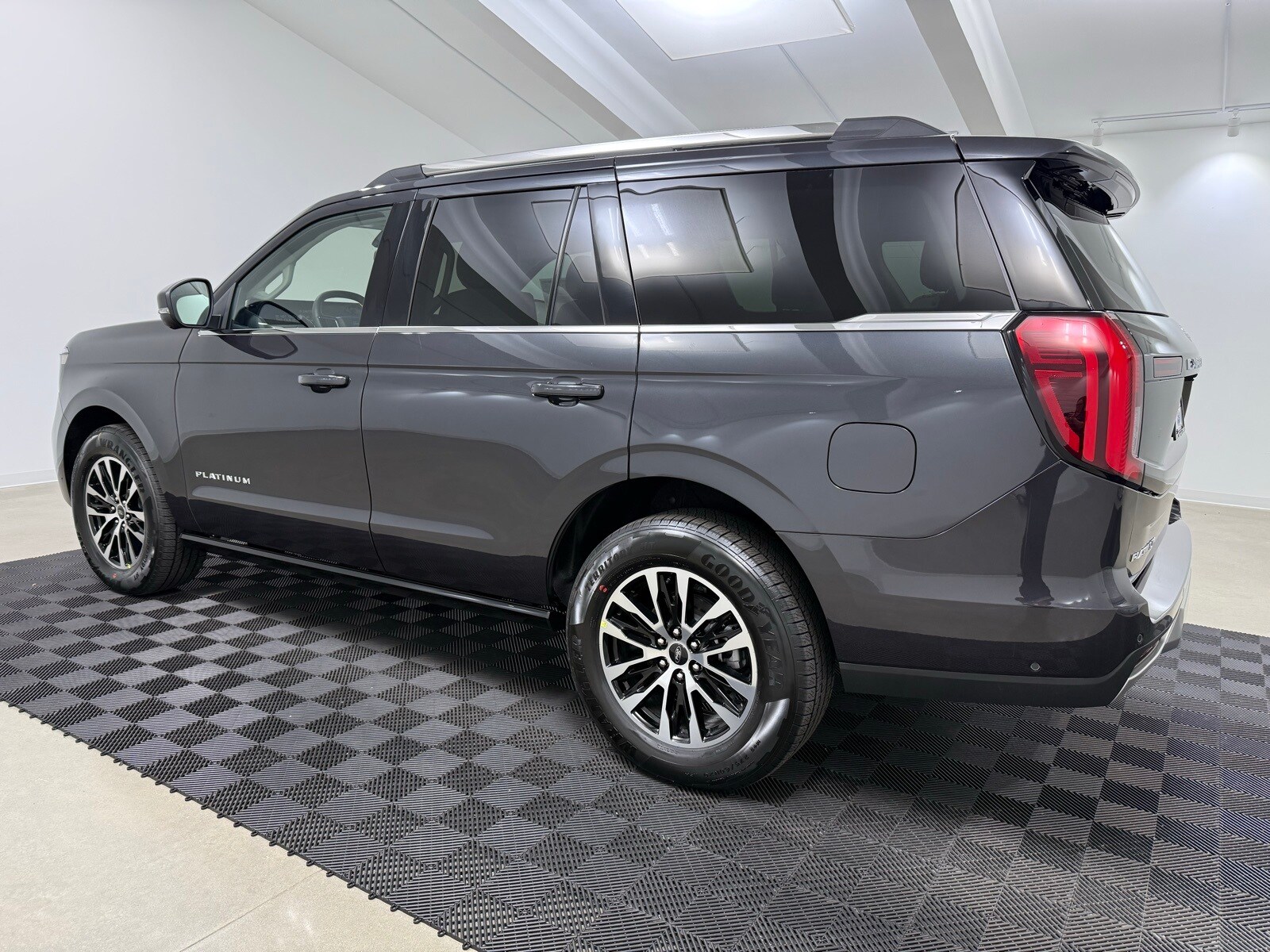2025 Ford Expedition Platinum photo 4